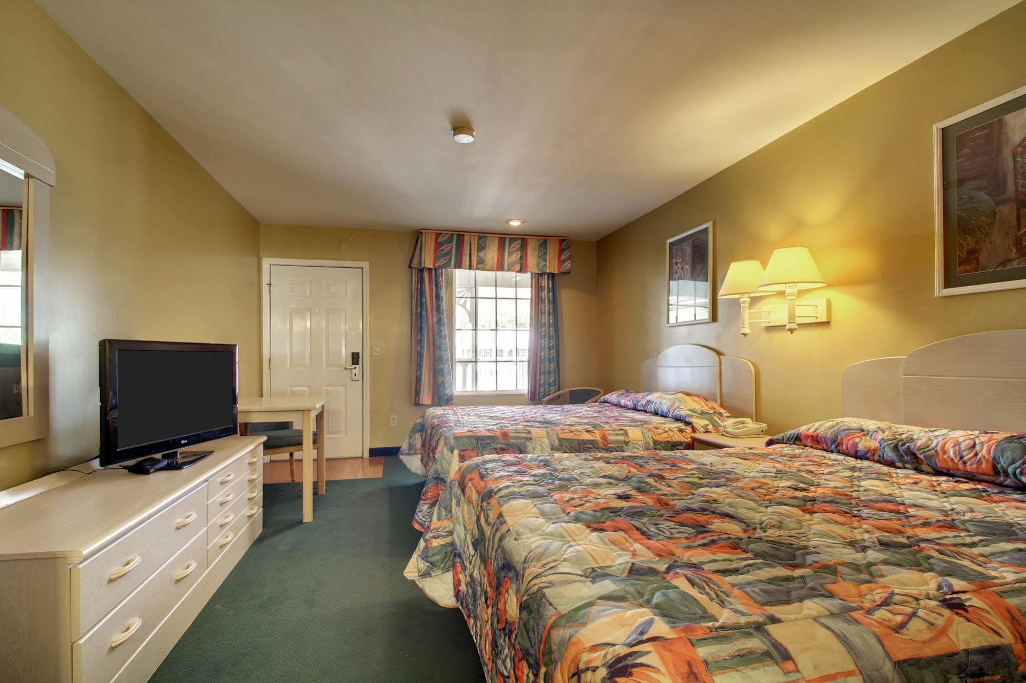 Key West Inn - Childersburg Bagian luar foto