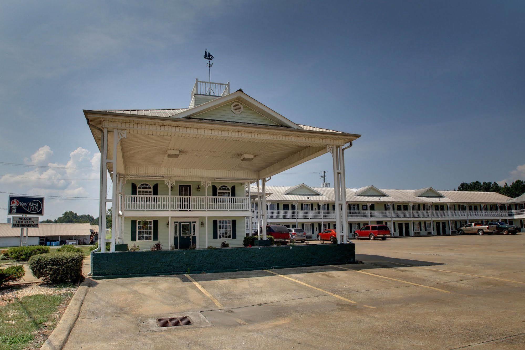 Key West Inn - Childersburg Bagian luar foto