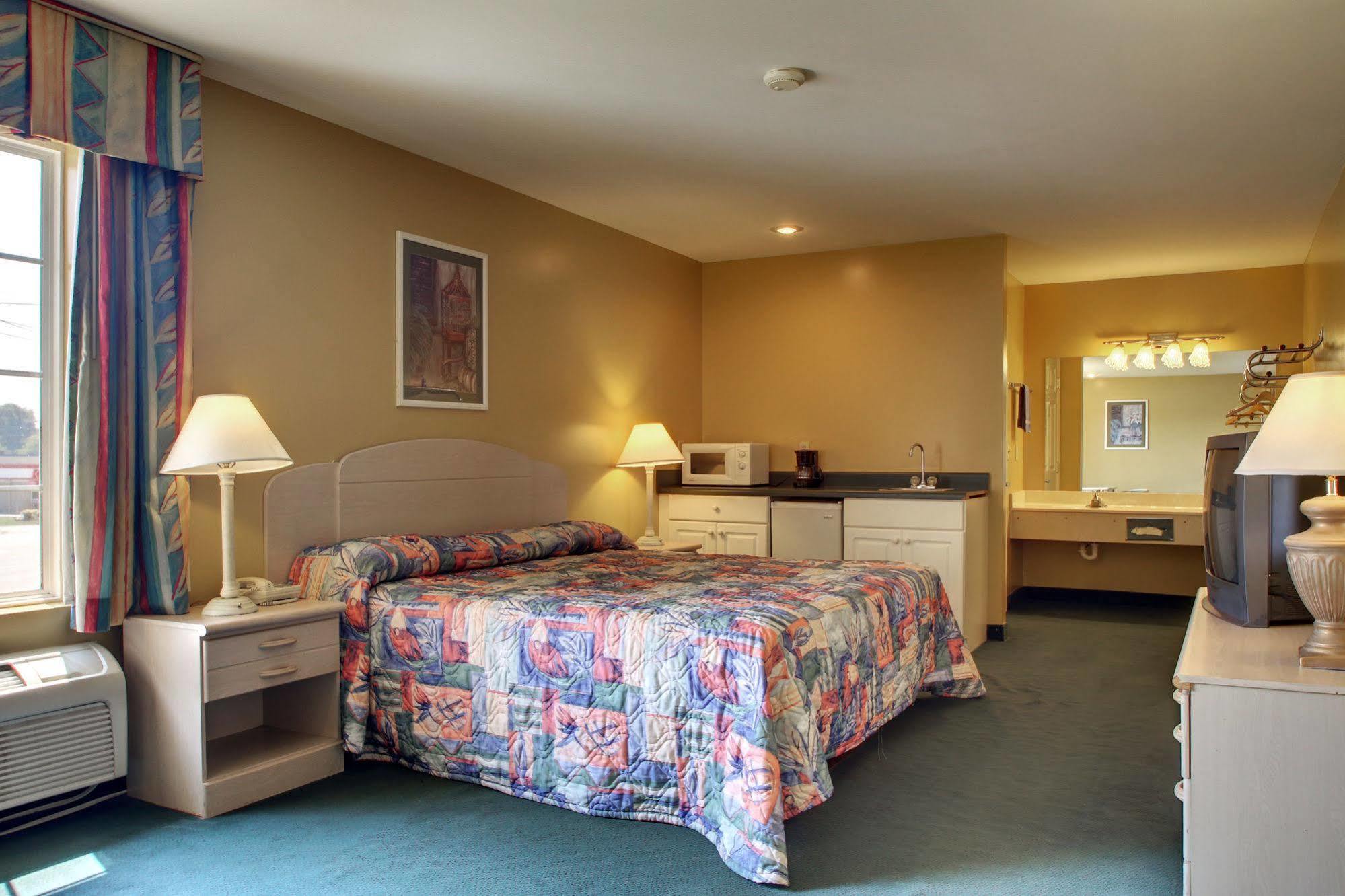 Key West Inn - Childersburg Bagian luar foto