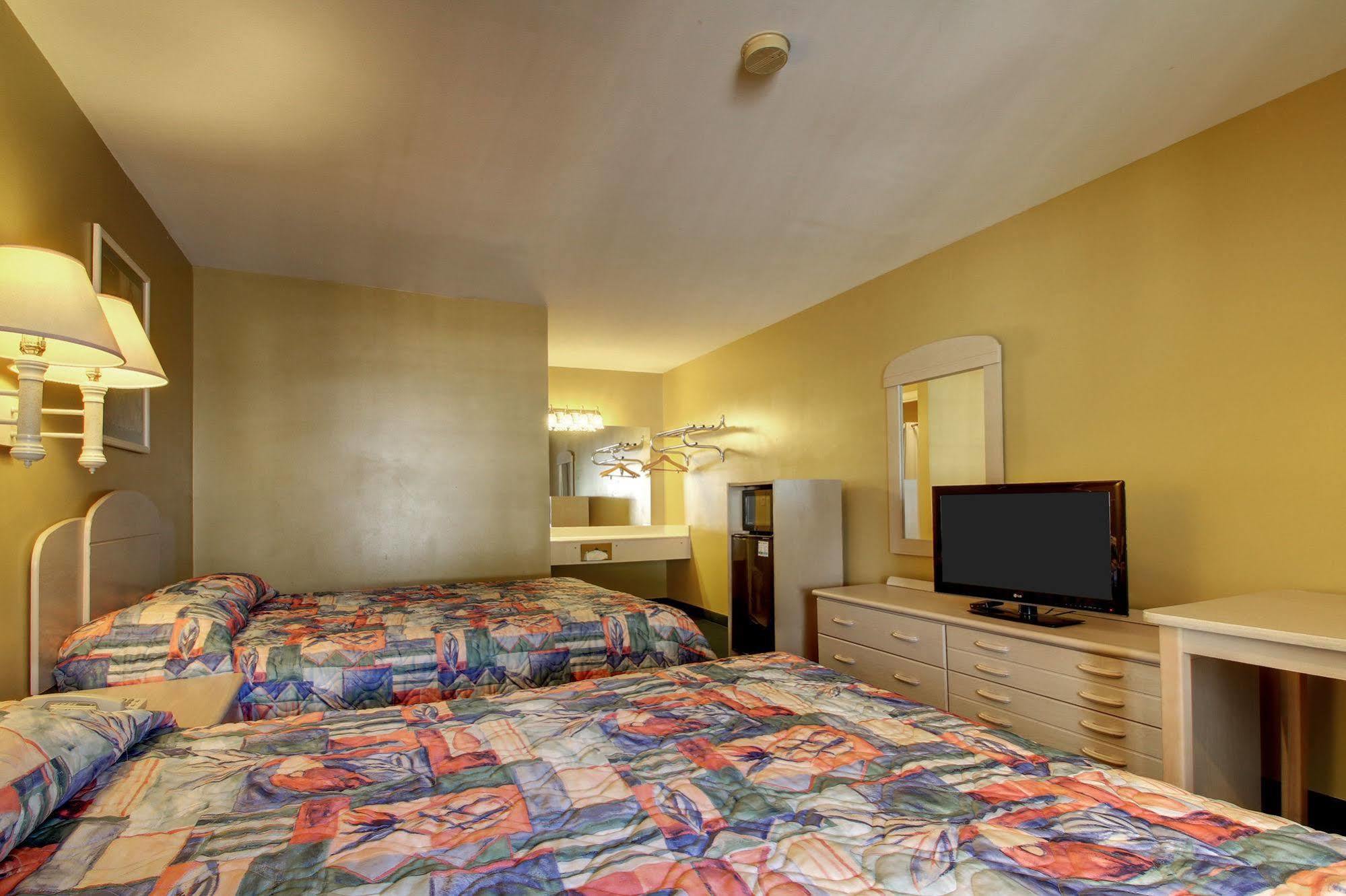 Key West Inn - Childersburg Bagian luar foto