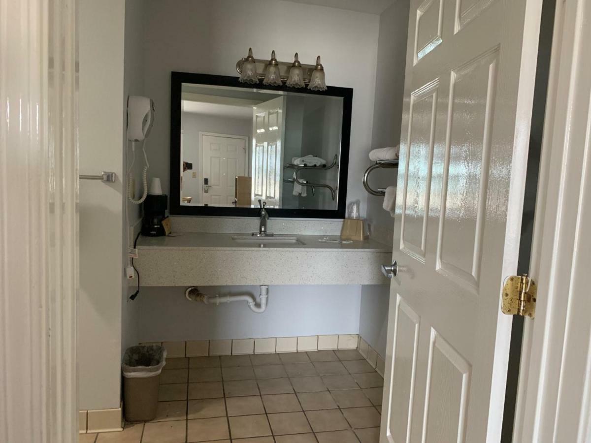 Key West Inn - Childersburg Bagian luar foto